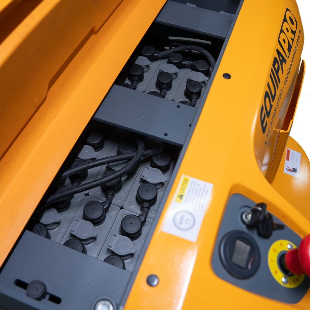 Empilhadeira Elétrica Patolada 1.500kg Elevação 5,0m com bateria 24v 200Ah (3)