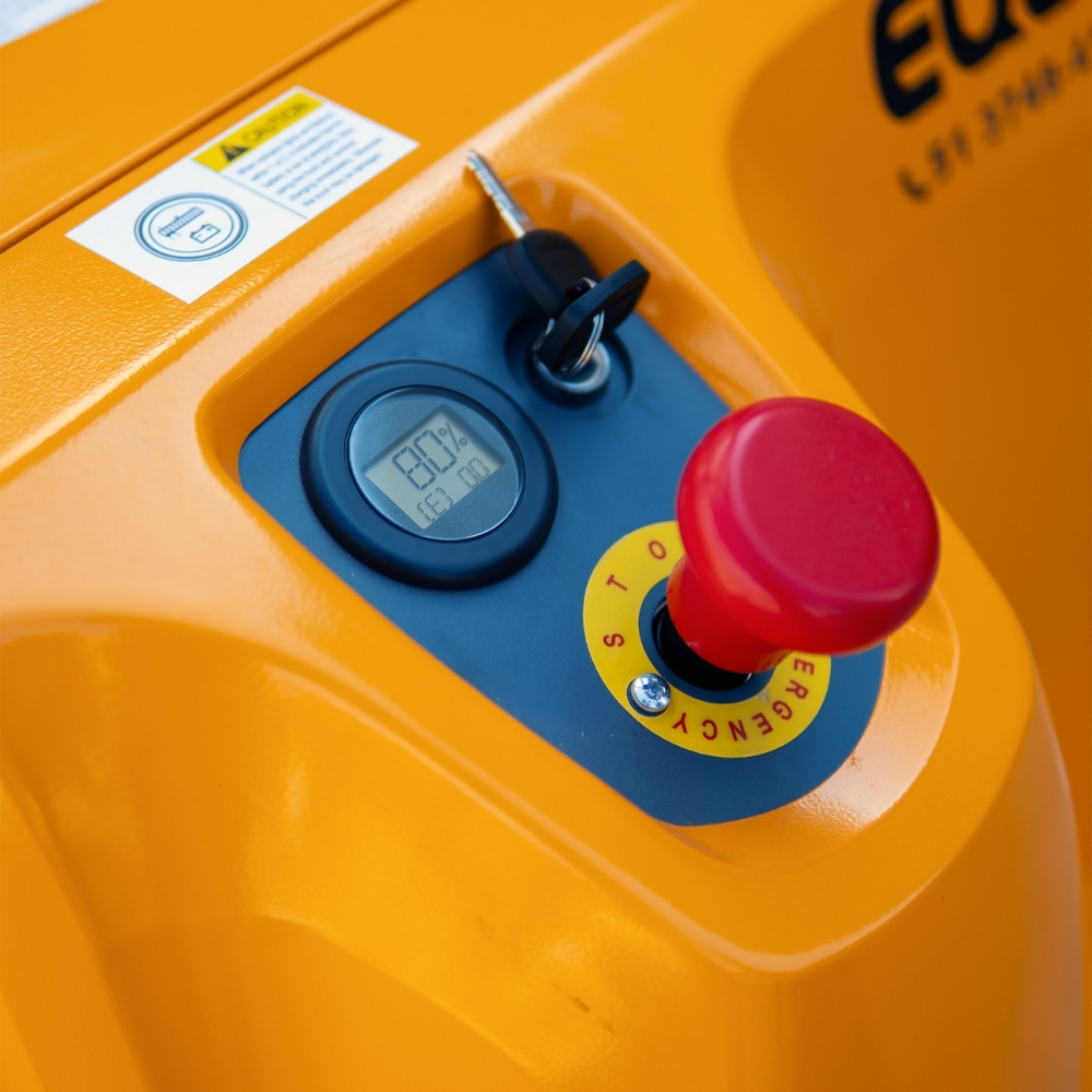 Empilhadeira Elétrica Patolada 1.500kg Elevação 5,6m com Plataforma para Operador Embarcado (com bateria 24v_200Ah e carregador) (5)
