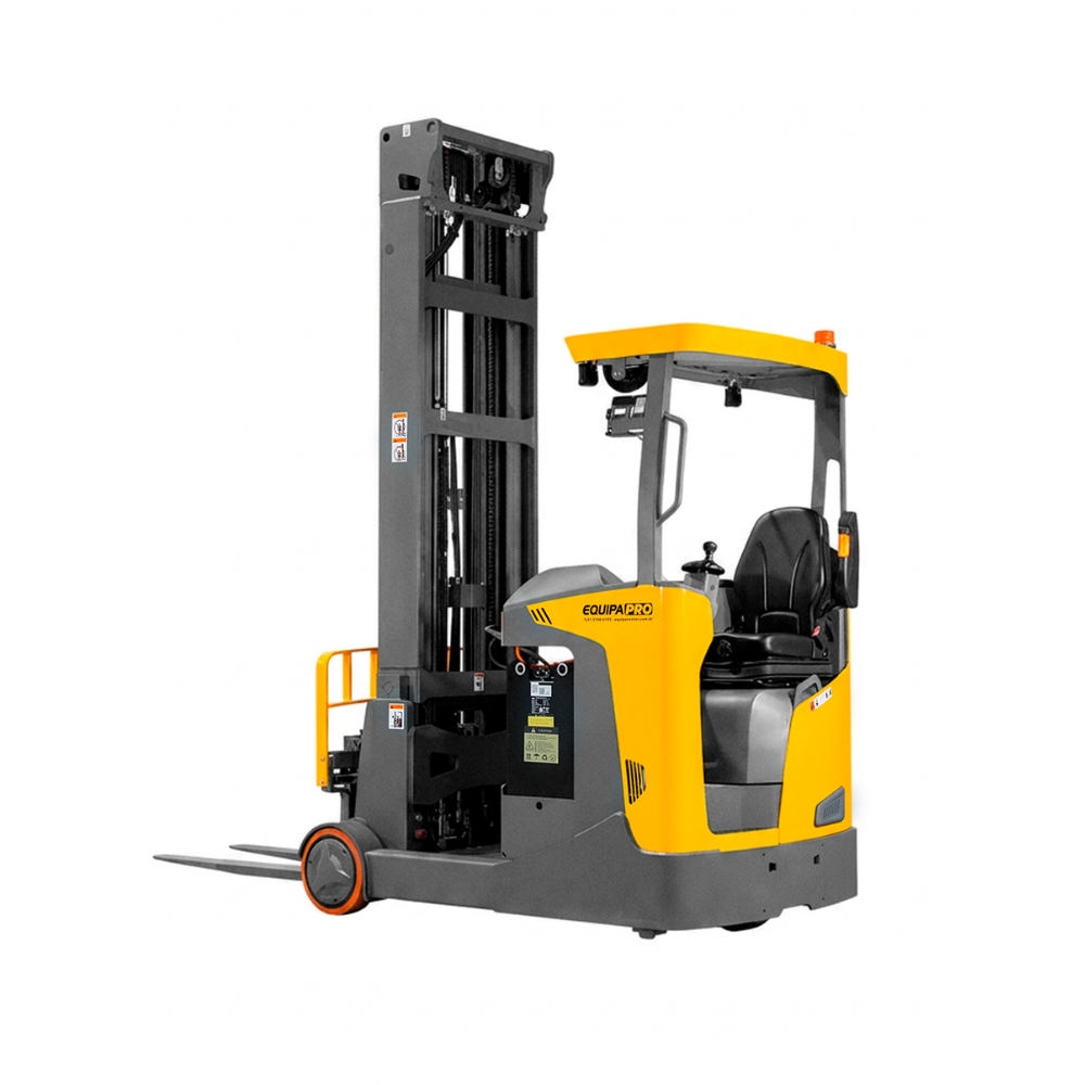 Posto do operador sentado da empilhadeira retrátil EquipaPRO RTX2074 MAX, com banco e volante