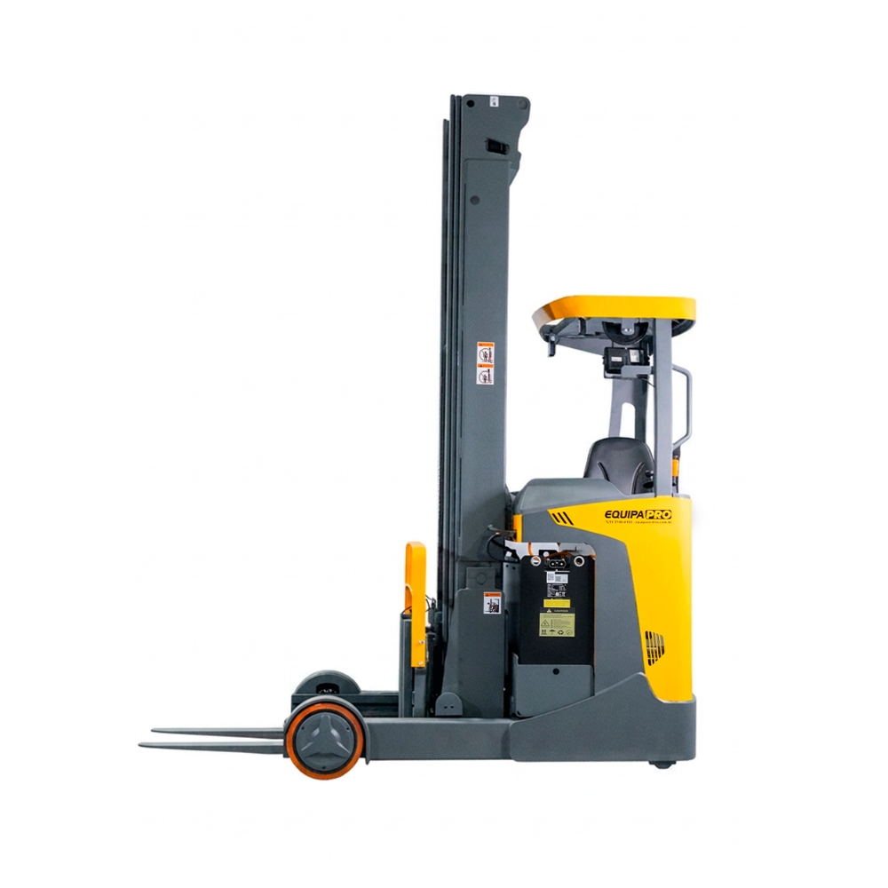 Vista lateral da empilhadeira retrátil EquipaPRO RTX2074 MAX de 2.000 kg